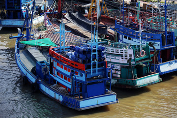 Fototapeta na wymiar tradition fishery ship at pattani port