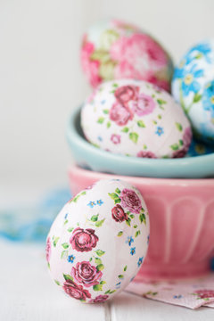 Decoupage Easter eggs decorated with paper napkins