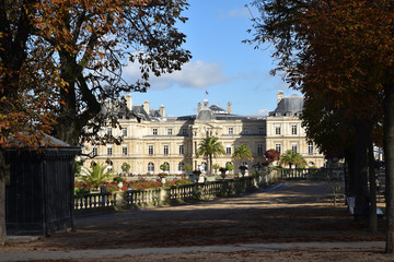 Naklejka premium Palais du jardin du Luxembourg à Paris, France