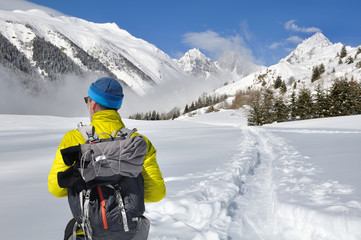 Fototapeta na wymiar hiker in the snow crossing alpine