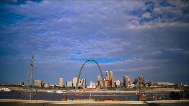 Oct. 7, 2017 - St. Louis, Missouri -The Gateway Arch across the Mississippi River.