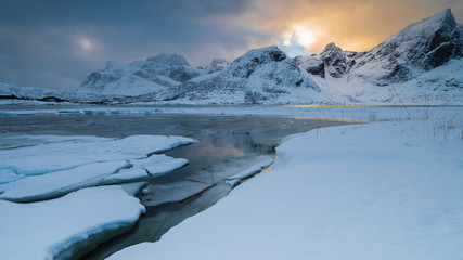 Sonnenuntergang im Fjord