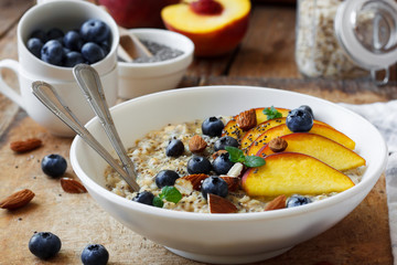 oatmeal with berries and chia seeds