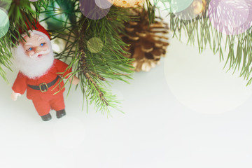 ветви сосны и игрушечный дед Мороз, новогодняя открытка © yulanaom