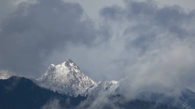 Berge mit Wolken im Zeitraffer, Allg&auml;u, Berggipfel, Alpinismus, 4K