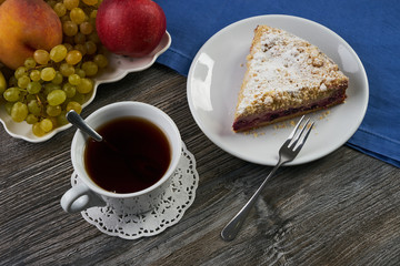 Christmas berry cake