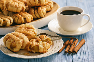 Puff pastries with apple and cinnamon.