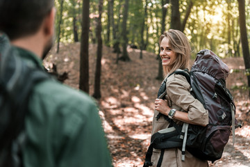 Obraz premium Happy loving couple strolling in the nature