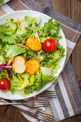 Mixed salad with croutons.