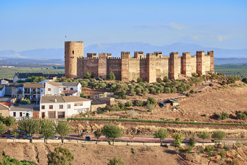 Paisaje del Castillo Medieval de Burgalimar en la Localidad de Baños de la Encina, Jaén, Andalucía, España