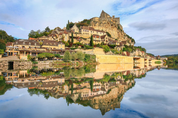 Fototapeta na wymiar Beautiful view on Dordogne river and famous La Roque Gageac village in France