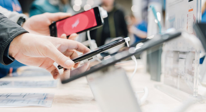 Somewhere your expensive smart phone is not fake and with this trick identify whether it is genuine or fake