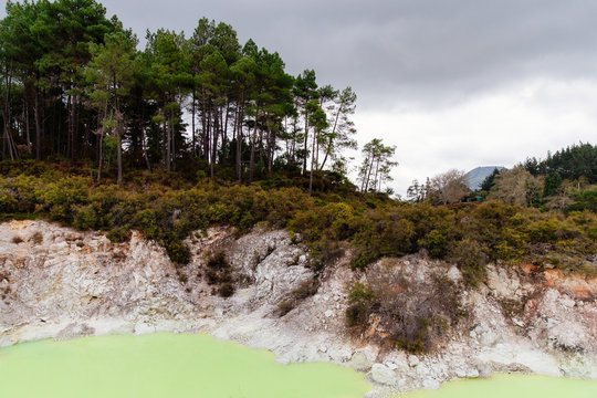 Waiotapu devil's bath pool, New zealand