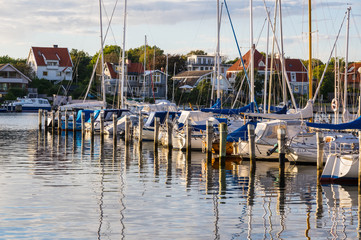 B&aring;tarna i hamnen.