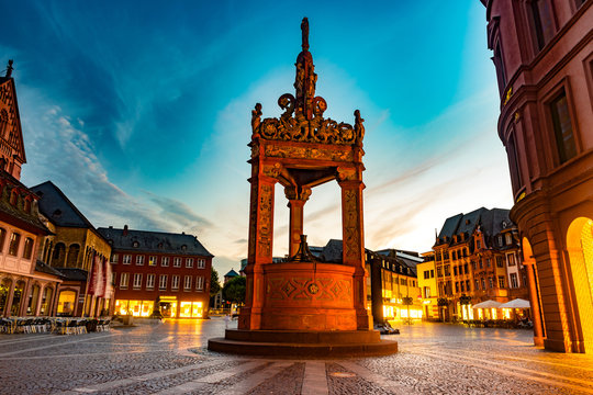 View of the Mainz Cathedral and Market Well at Markt square at night. Beautiful architecture of old town in night illumination. Mainz, Rhineland-Palatinate, Germany.