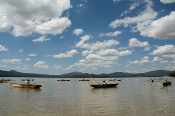 Fototapeta na wymiar Los pescadores del Lago de Pátzcuaro trabajan en forma de círculo.