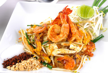 Shrimp stir-fried noodles