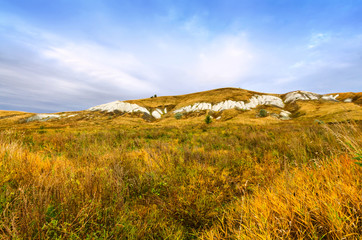 Obraz premium Autumn landscape with limestone mountains in Russia, Ulyanovsk region
