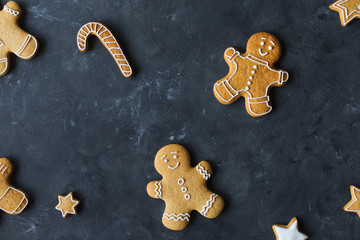 Fototapeta na wymiar Gingerbread cookies on a gray background. Christmas cookies. Ginger men