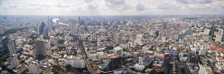 Obraz premium Wide Panoramic Shot Over Central Bangkok Skyline And Chao Phraya River, Thailand