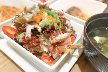 lettuce and seaweed salad