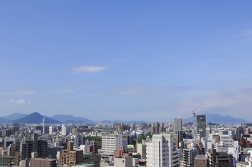 Fototapeta na wymiar 青空と広島の街並み