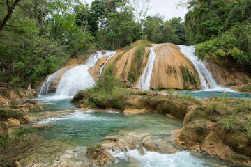 the 'Agua Azul' waterfall  consists of many cataracts following one after another