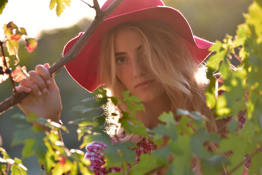 Ragazza con cappello