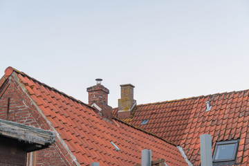 Schornstein auf einem Dach eines Hauses