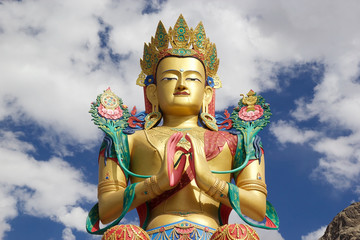 Obraz premium Statue of Buddha near Diskit Monastery in Nubra Valley, Ladakh, India