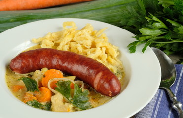 Kartoffelsuppe mit Mettwurst