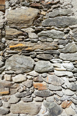 Alte graue Steinmauer