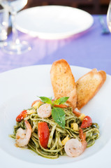 Linguine pasta with pesto sauce