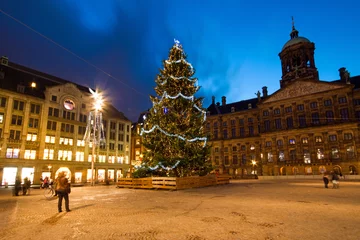 Türaufkleber Christmas on the Dam square in Amsterdam the Netherlands at night © Nataraj