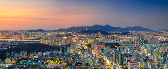 Fototapete Seoel Seoul. Panoramisches Stadtbild der Innenstadt von Seoul während des Sommersonnenuntergangs.