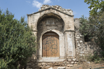 Fototapeta na wymiar Ehemaliger Eingang zur islamischen Schule (madrasa), bei der römischen Agora, Athen, Griechenland