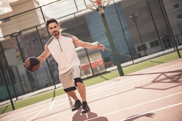 Fototapeta premium Handsome basketball player