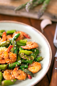 Salad with asparagus and shrimps in plate