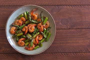 Salad with asparagus and shrimps in plate