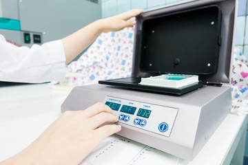 PCR robot for genetic analysis of biological samples in a medical laboratory