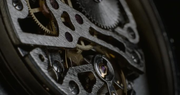 Watch tourbillon rotating macro slowmotion &sbquo;&Auml;&igrave; orginal file&not;&dagger;: 4K DCI, PRO RES 444, 12 bits