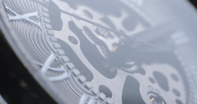 Watch tourbillon rotating macro slowmotion &sbquo;&Auml;&igrave; orginal file&not;&dagger;: 4K DCI, PRO RES 444, 12 bits