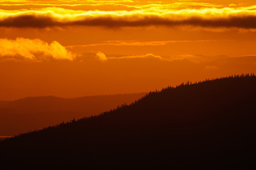 Sonnenaufgang über der schwedischen Wald Wildnis, Flatruet, Schweden