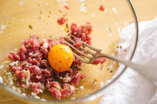 Preparing streak tartar