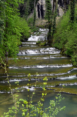 Fototapeta na wymiar Waterfall and basins of Baume les messieurs in France