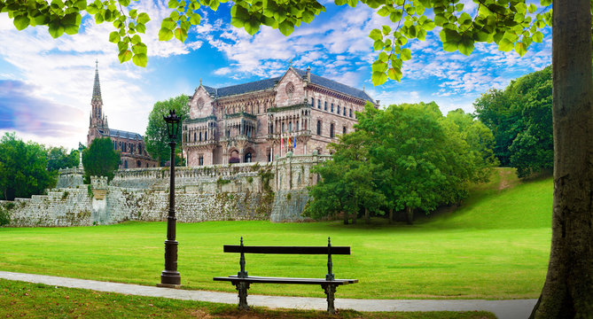Palacio Sobrellano, pueblo de Comillas, Cantabria,Espa&ntilde;a. Arquitectura historica pintoresca.Turismo ,viajes y aventuras en Espa&ntilde;a