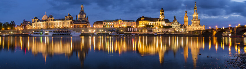 Fototapeta na wymiar evening panorama of Dresden, high resolution