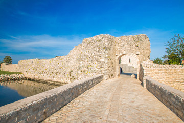 Fototapeta na wymiar Old stone upper town gate and bridge in medieval historic town of Nin, Dalmatia, Croatia 