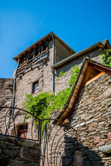 Dans les rues de Conques en Rouergue