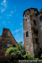 Dans les rues de Conques en Rouergue